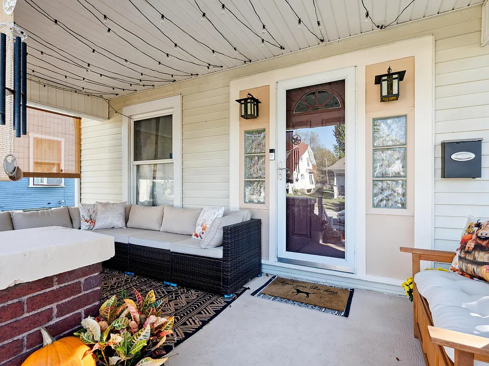 1124 Elm St