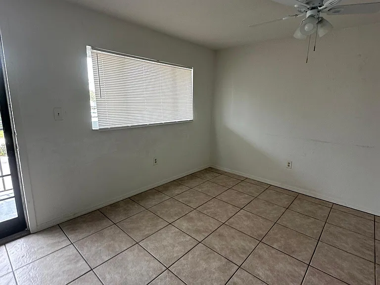 2135 Virginia Ave #13 — Photo 3