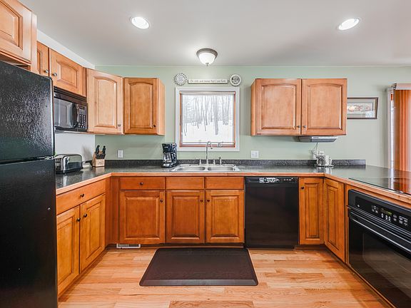 4th image of 9705 Golf Port Dr
