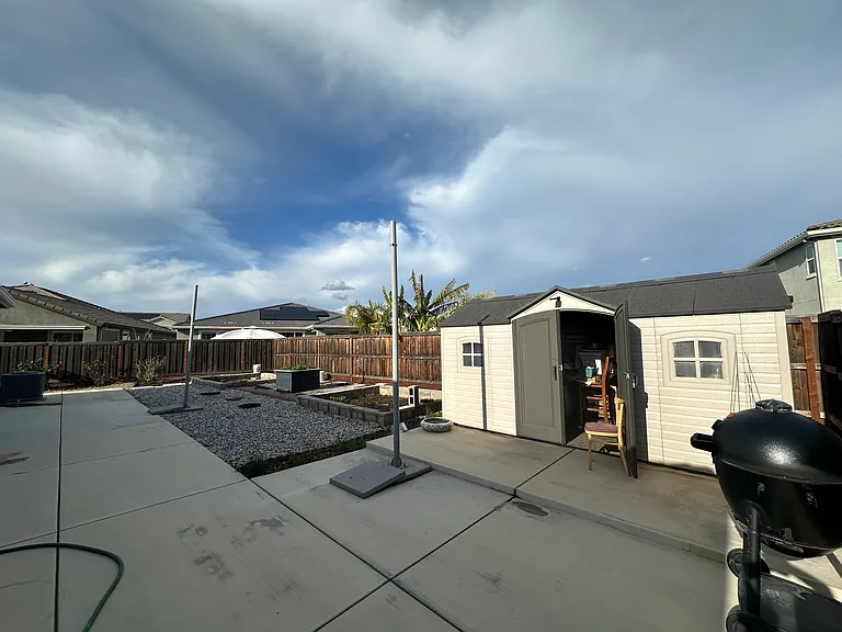 517 Central Pacific St — Photo 14