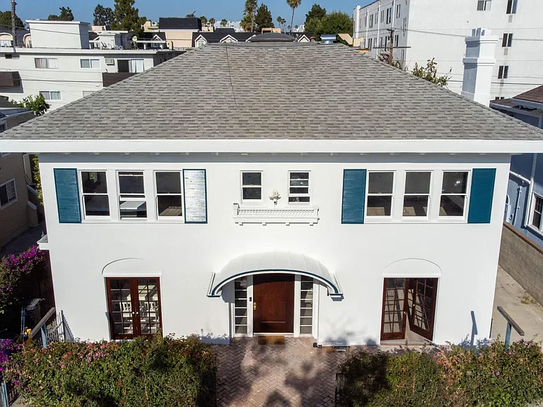 438 S Serrano Ave — Photo 1