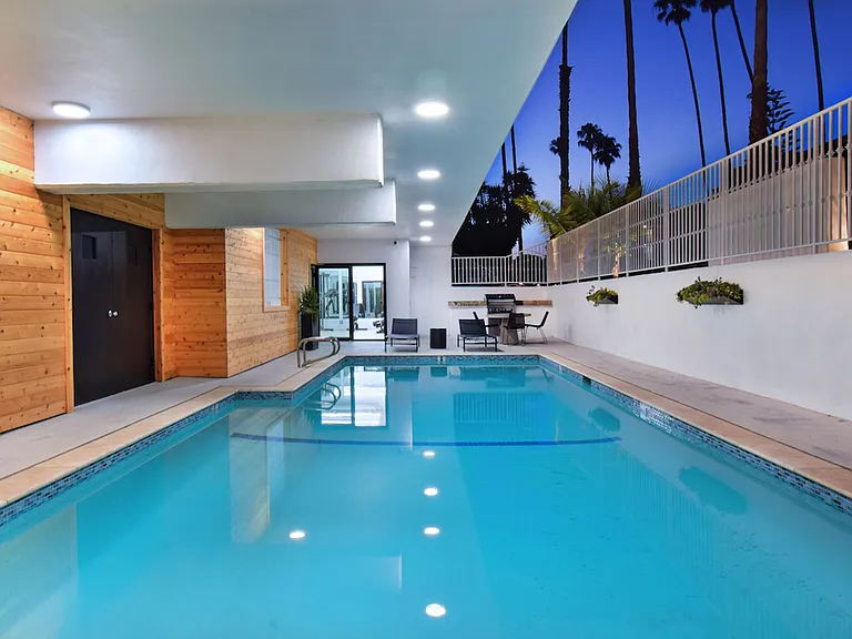 A Santa Monica Sanctuary: 834 Fourth Street — Photo 6