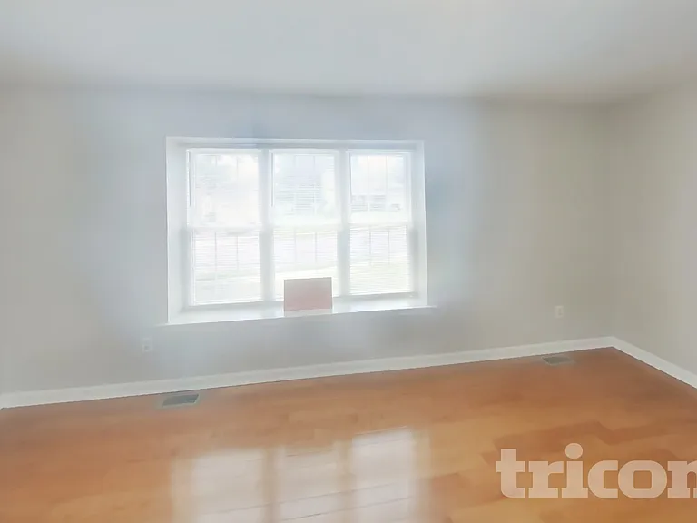 1206 Primrose Ln — Photo 2