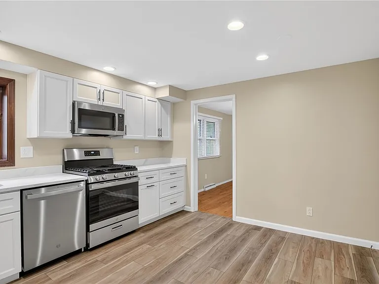 219 Main Entrance Dr — Photo 12