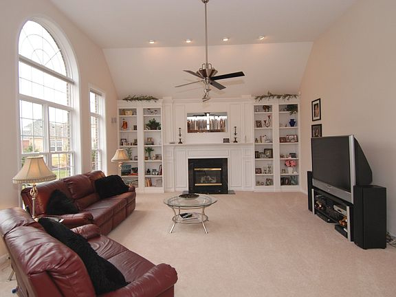 Family Room w/Built-In Bookshelves