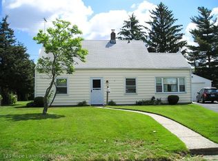 123 Rope Ln, Levittown, NY 11756