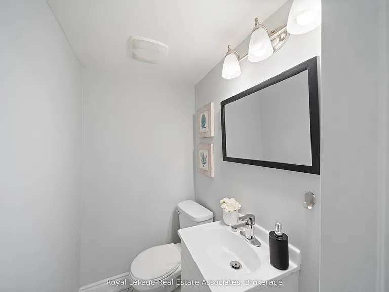 305 Weir St N #UPPER — Photo 11