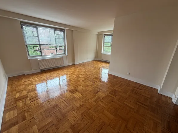 (undisclosed Address), Fresh Meadows, NY 11365