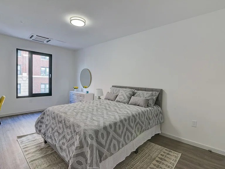 125 S Harrison St — Photo 4