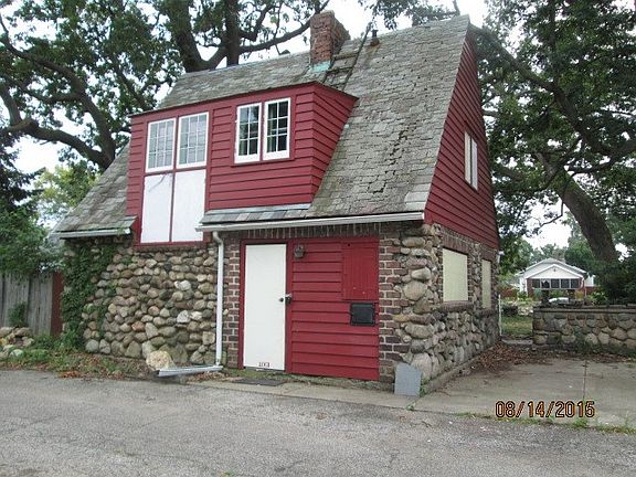 5th image of 610 W Battell St