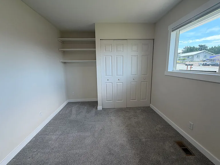 209 Goldcrest St — Photo 11