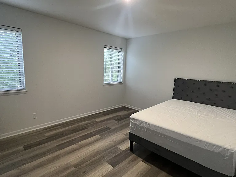 3210 Orleans Dr #4 — Photo 6
