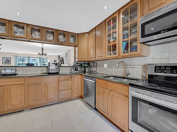 4th image of 124 Texas Ave #34D