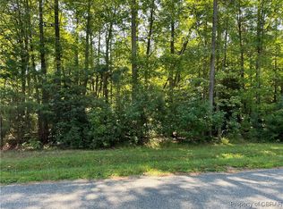 33 Quarters Cove Dr, Weems, VA 22576