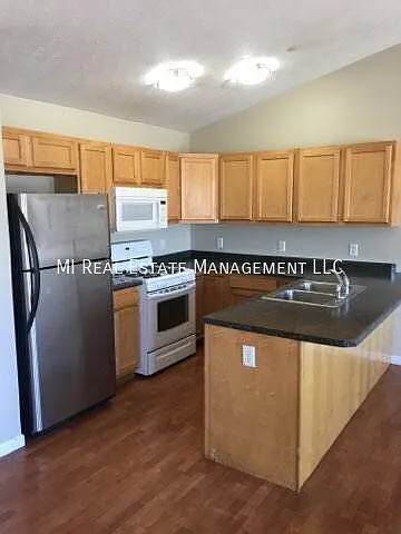 4 bed, 2.0 bath, 1800 sqft, $1,995 — Photo 3