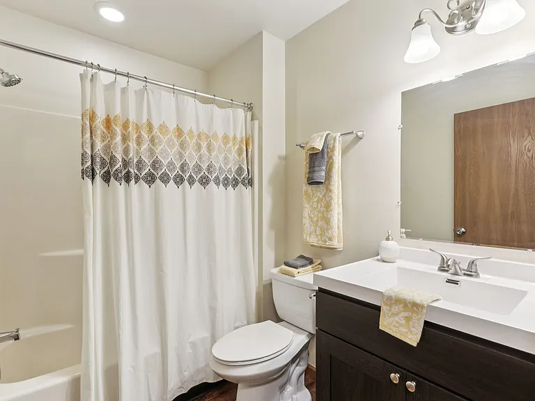 Woodfield Heights Apartments — Photo 6
