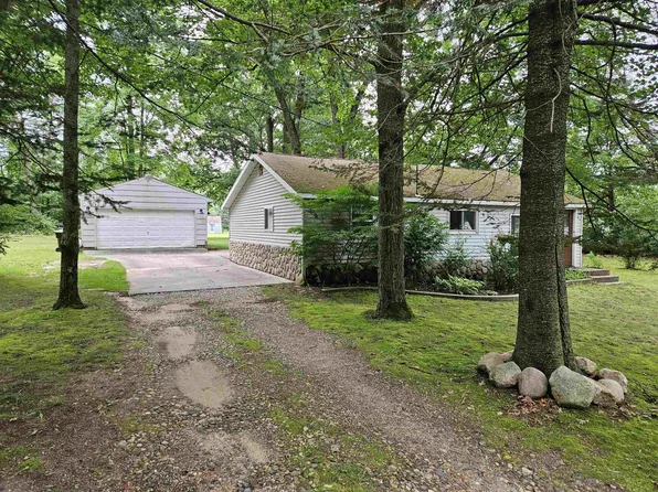 3104 Allen Ln, Harrison, MI 48625