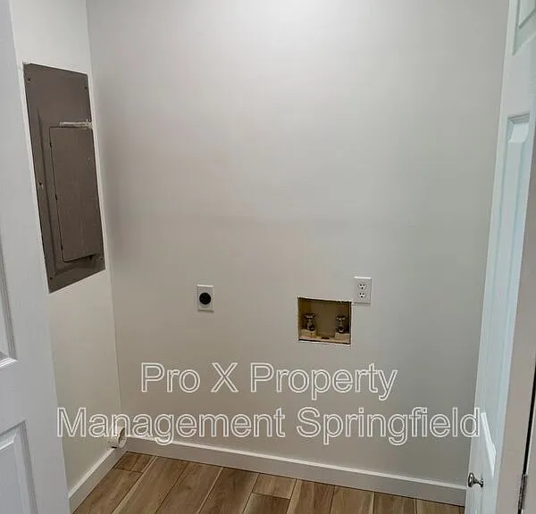 615 E Bain St — Photo 14