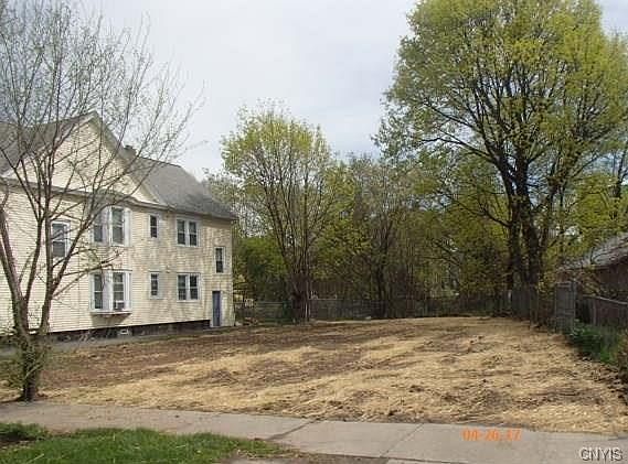 4th image of 121 Dearborn Pl
