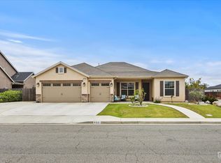 9321 Riviera Del Sol Dr, Bakersfield, CA 93314