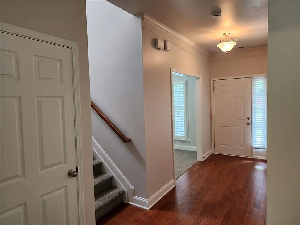 5 bed, 3.0 bath, 2678 sqft, $3,900 — Photo 3