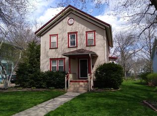 932 East St, Grinnell, IA 50112
