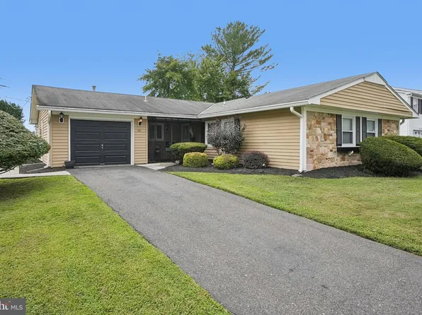 66 Triangle Ln, Willingboro, NJ 08046
