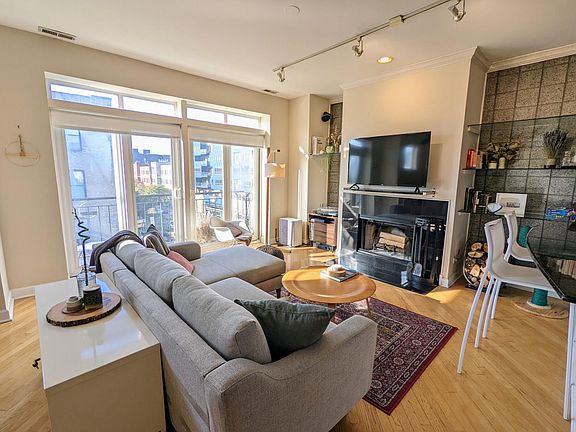 4th image of 2358 W Bloomingdale Ave APT 4W