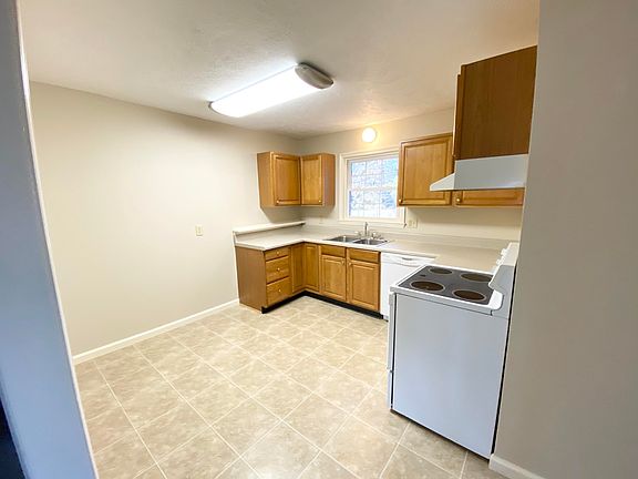 4th image of 104 Bel Air St