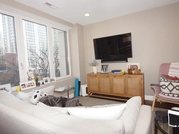 1308 N Lasalle St #2, Chicago, IL 60610