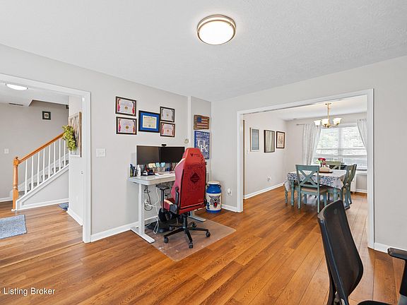 3rd image of 10808 Silvermoon Ct