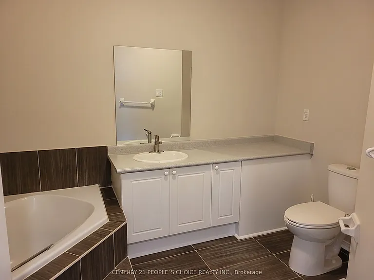 383 Jay Cres — Photo 17