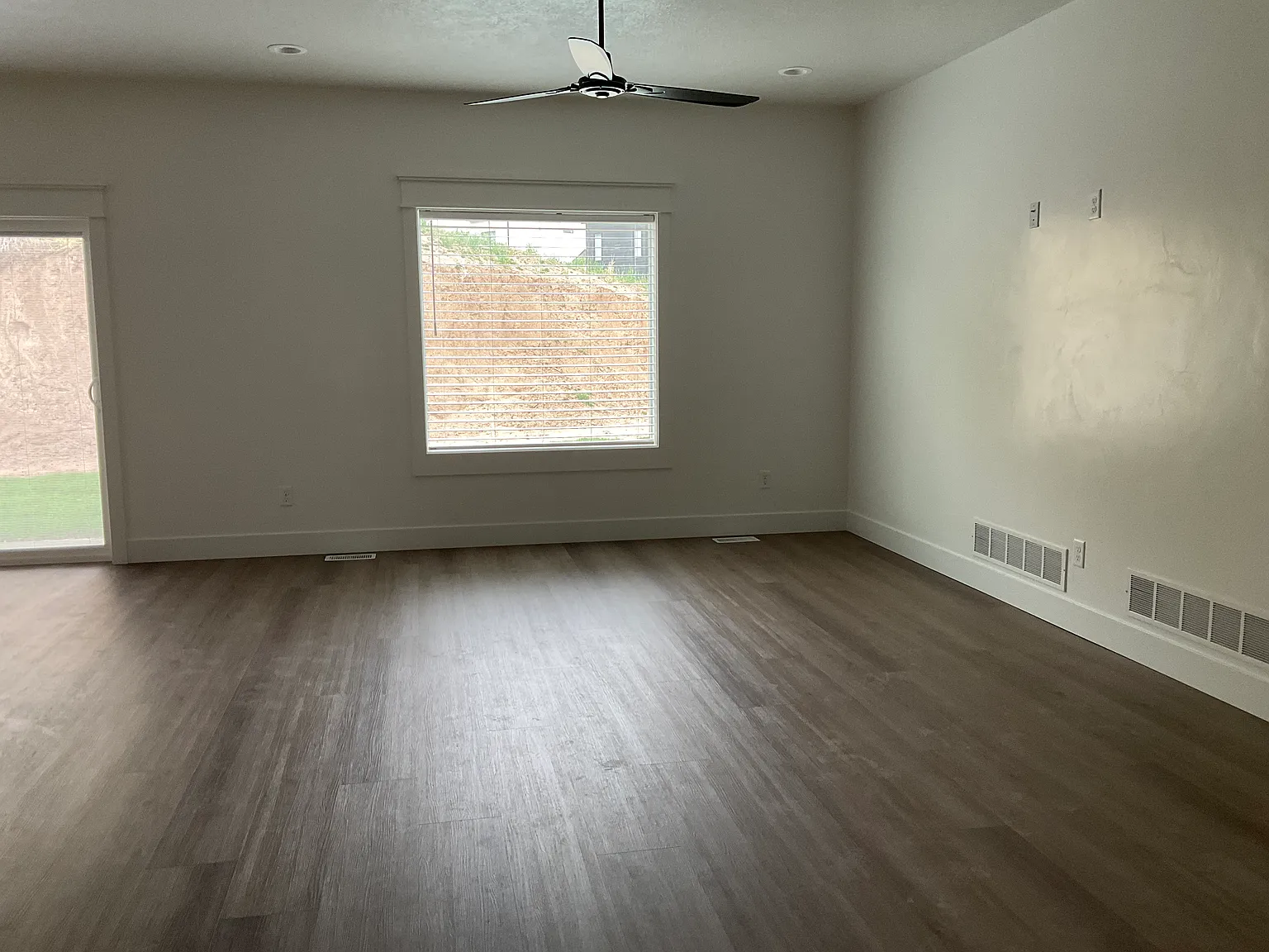 2 bed, 2670 sqft, $1,950 — Photo 3