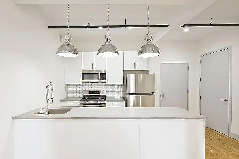 Building Photo - 347 Lorimer St #2C