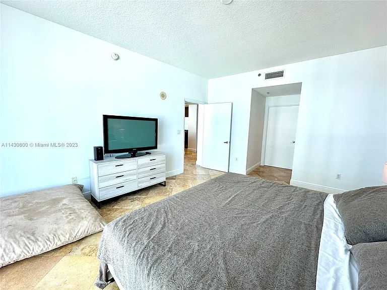 6515 Collins Ave #810 — Photo 10