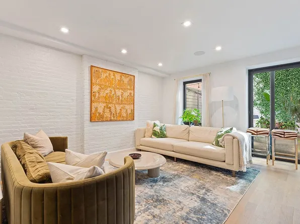 317 S 5th St APT 1, Brooklyn, NY 11211