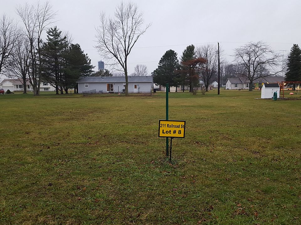 2nd image of 211 Railroad St