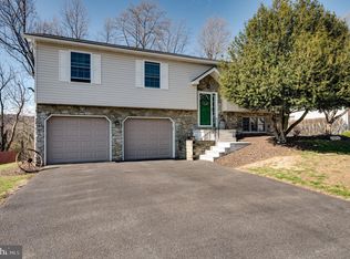 1133 Ashbourne Dr, Reading, PA 19605