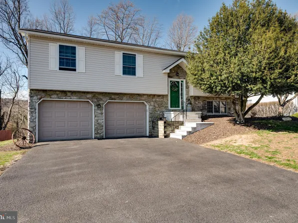 1133 Ashbourne Dr, Reading, PA 19605