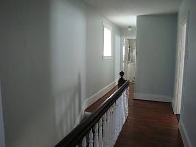 5th image of 723 Main St