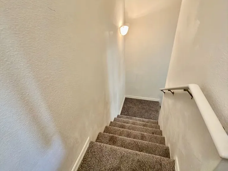 2305 Betsy Ross Ln — Photo 14