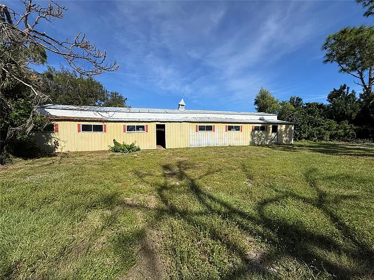 900 Crestwood Rd — Photo 30