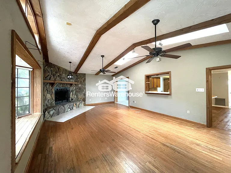 802 Embassy Rd — Photo 13