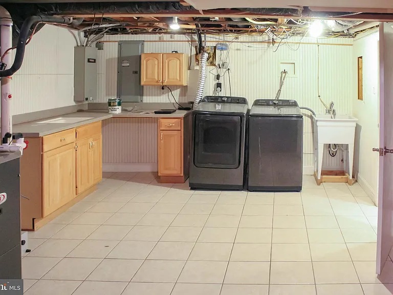 105 Robin Hood Ln — Photo 8