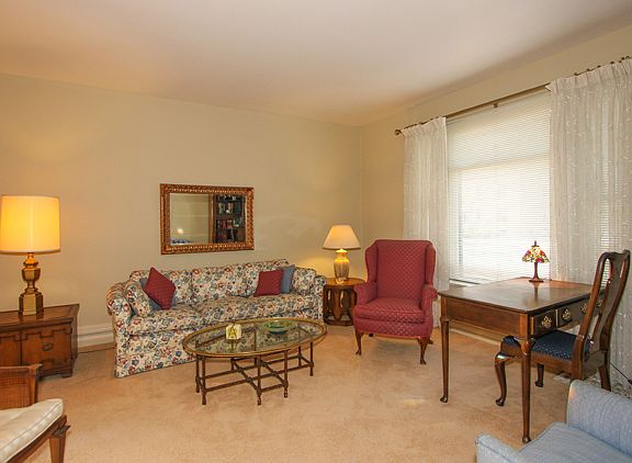 3rd image of 524 Woodbine Ave