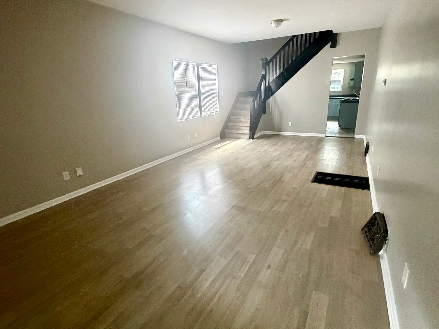 3 bed, 1.5 bath, 1134 sqft, $1,350 — Photo 2