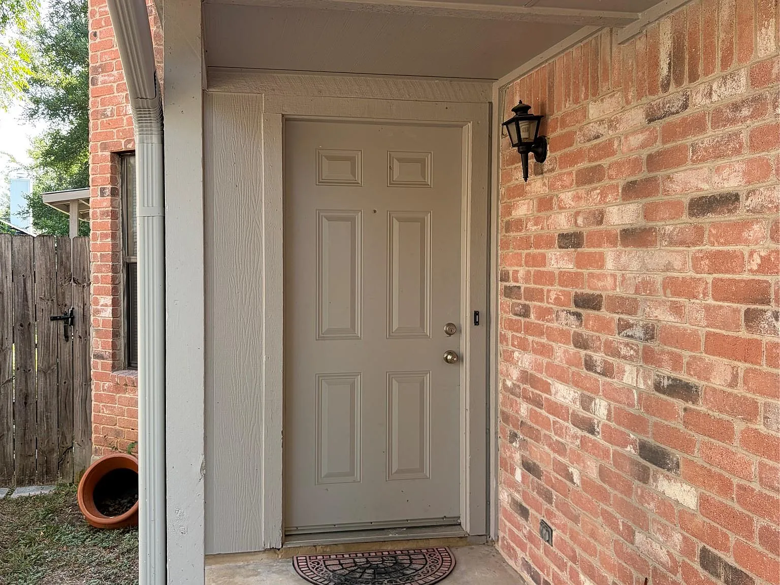 2 bed, 1.5 bath, 2373 sqft, $1,550 — Photo 2