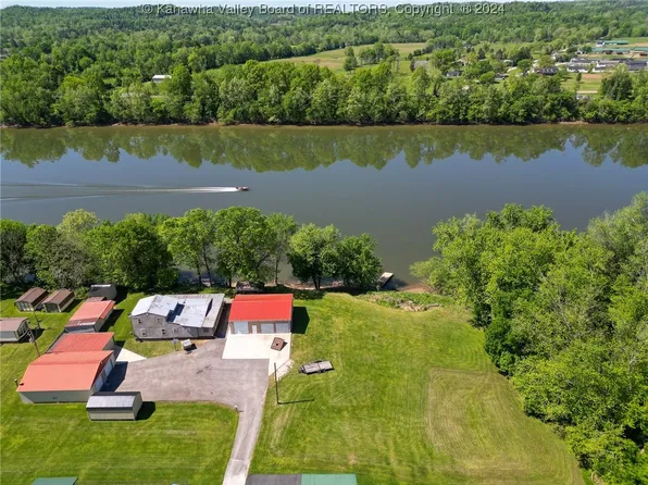 285 Wood Sta, Buffalo, WV 25033