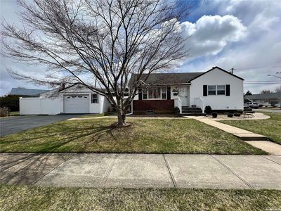 2 Essex Road, Bethpage, NY, 11714