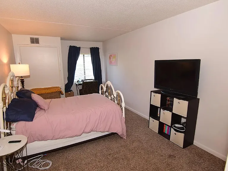 806 Stratford Dr #14 — Photo 4